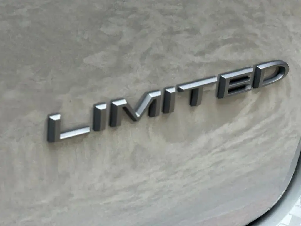 2025 Chrysler Pacifica Limited photo 5