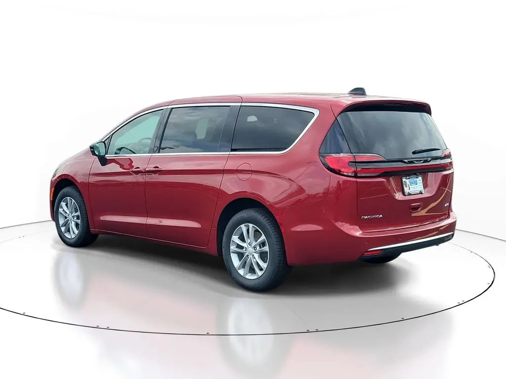 2027 Chrysler Pacifica Select AWD photo 3