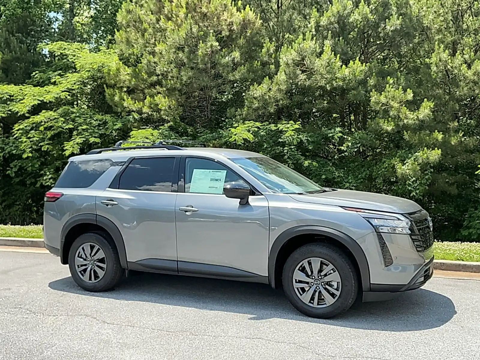 2026 Nissan Pathfinder SV 2WD's photo