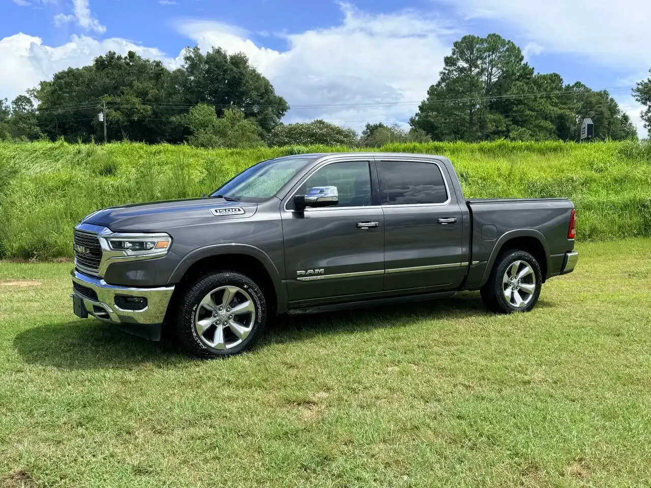 2019 RAM 1500 Limited 4WD Crew Cab 5'7's photo