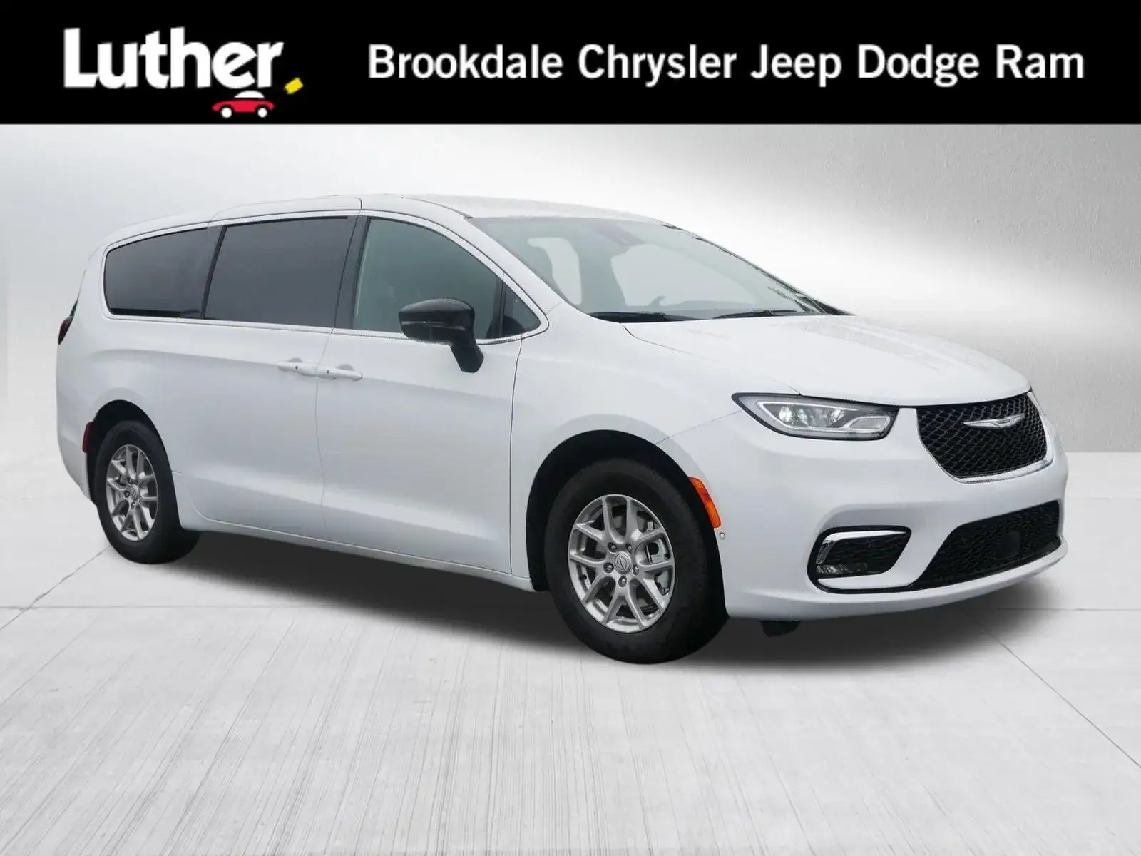 2026 Chrysler Pacifica Select photo 1