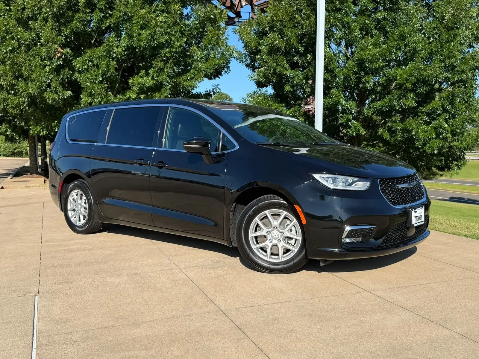 2025 Chrysler Pacifica Select photo 1