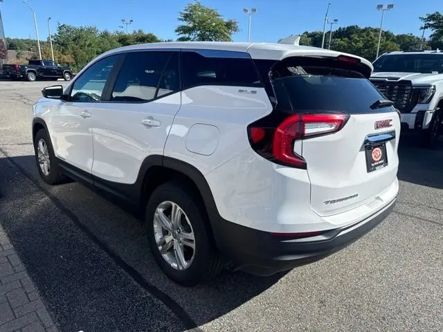 2024 GMC Terrain SLE AWD photo 5