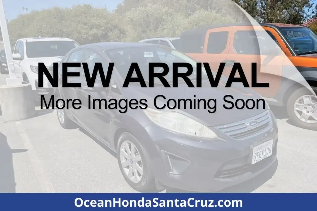 2013 Ford Fiesta SE Sedan's photo
