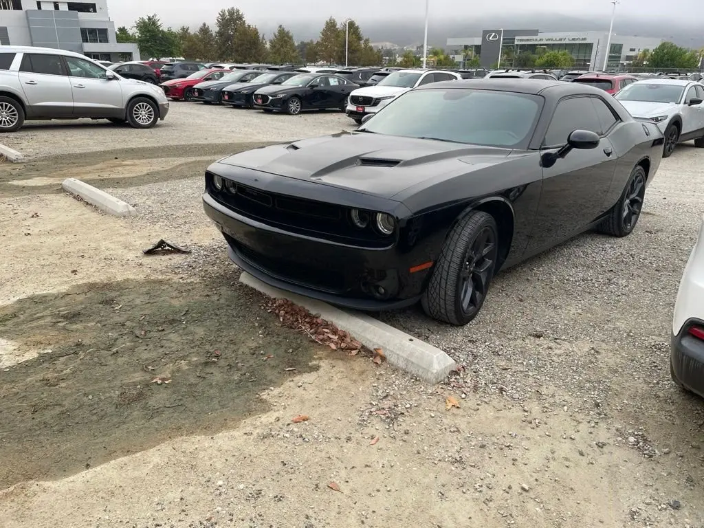 2019 Dodge Challenger SXT Auto photo 5