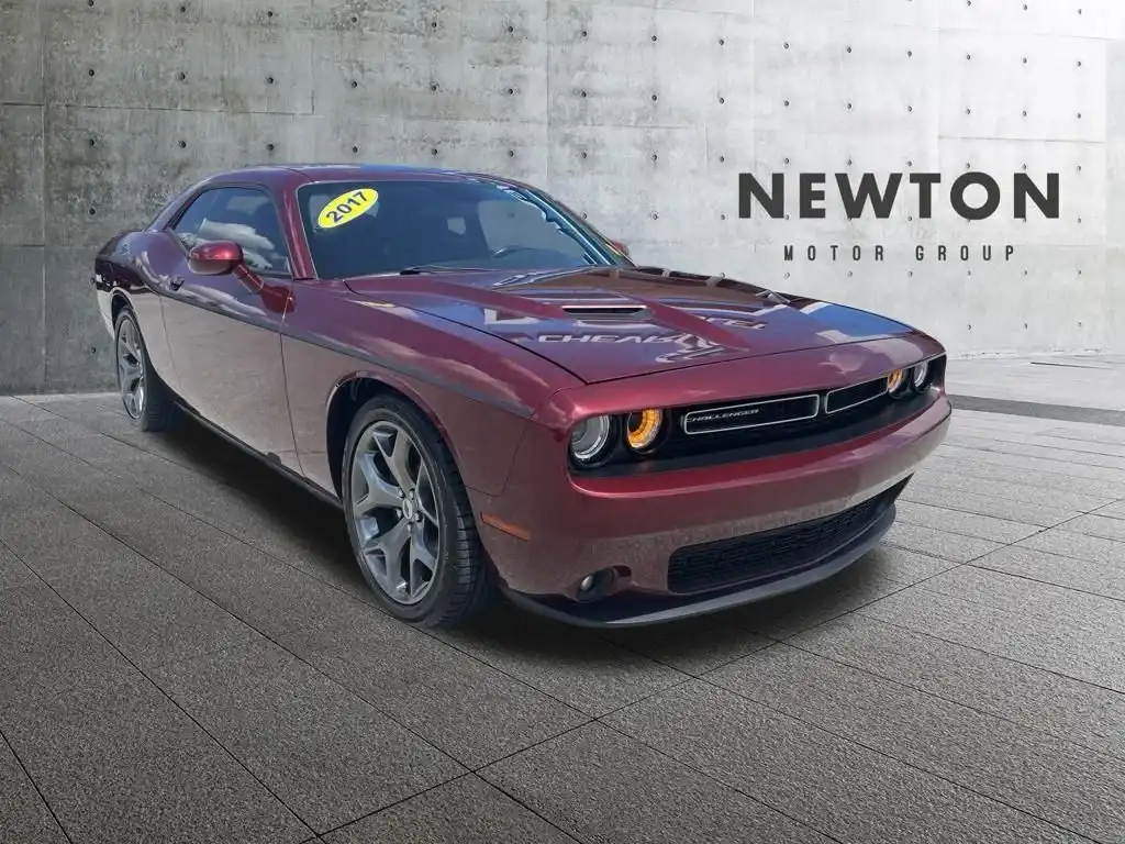 2017 Dodge Challenger SXT Plus's photo