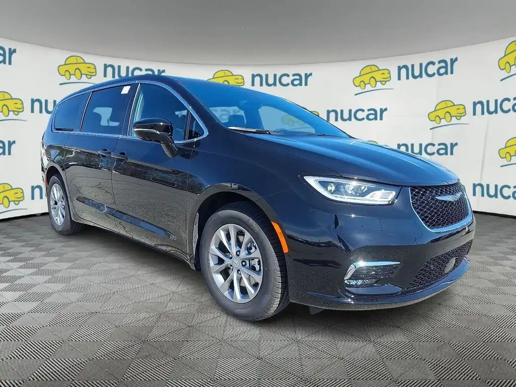 2026 Chrysler Pacifica Limited's photo
