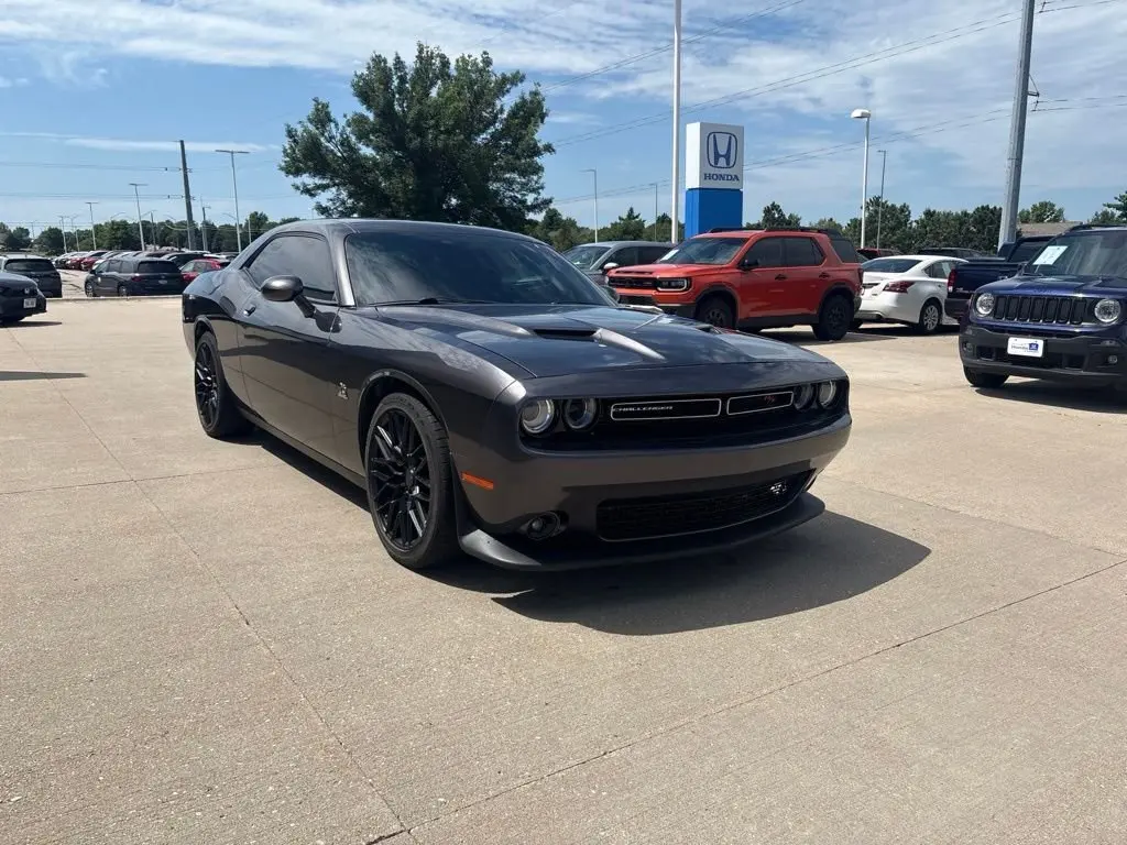 2015 Dodge Challenger Scat Pack photo 3