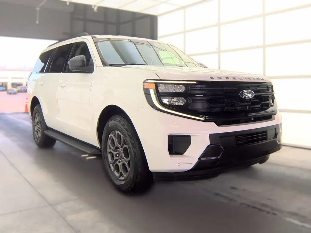 2025 Ford Expedition Active photo 1