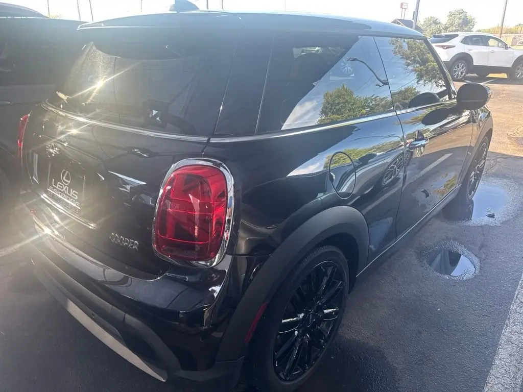 2023 MINI Hardtop Cooper photo 5