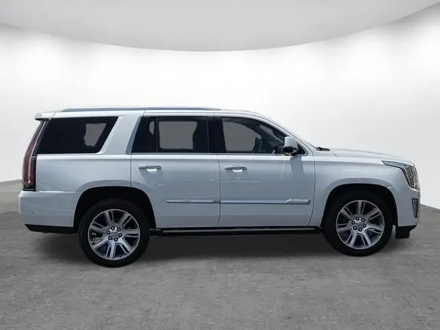2018 Cadillac Escalade undefined photo 3