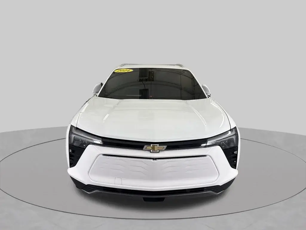 2024 Chevrolet Blazer EV LT AWD photo 3