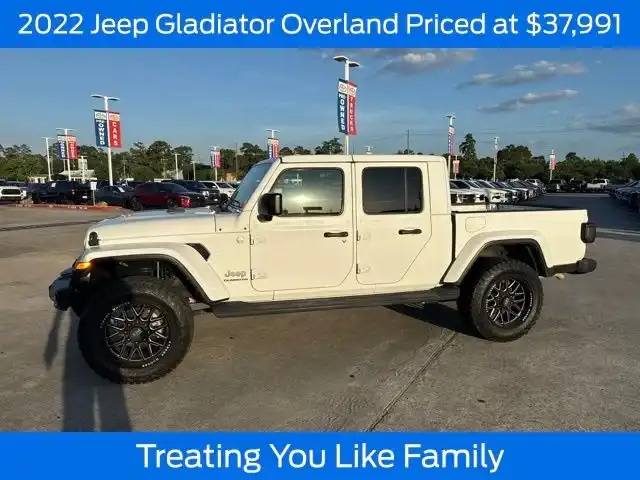 2022 Jeep Gladiator Overland's photo