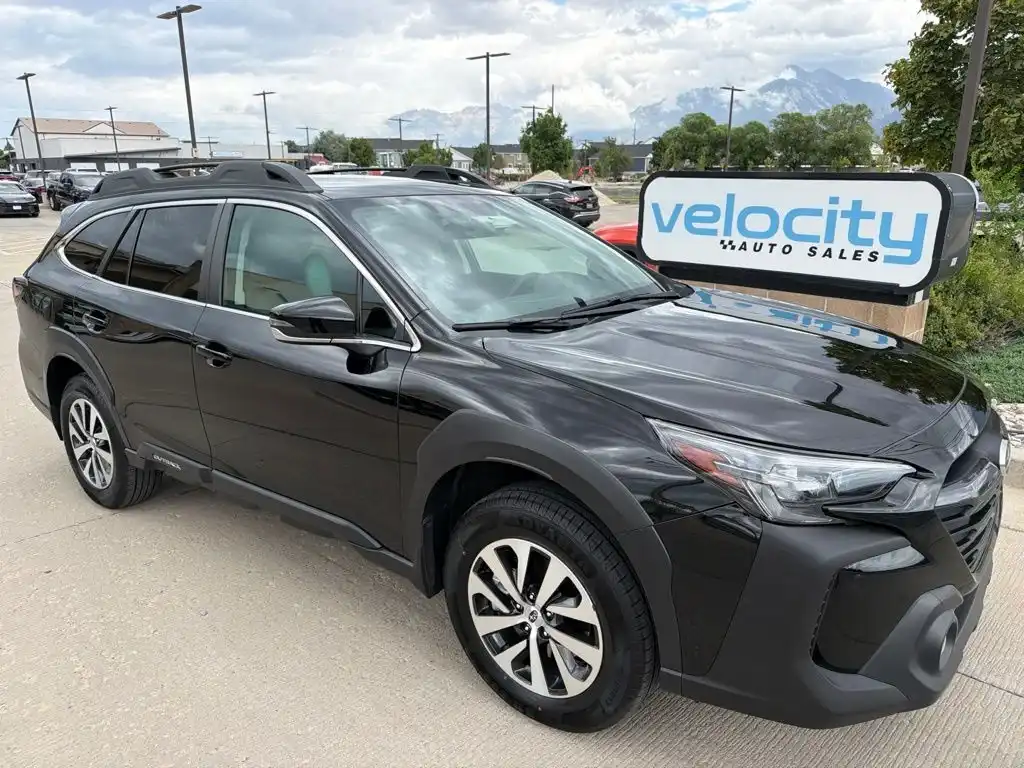 2025 Subaru Outback Premium's photo