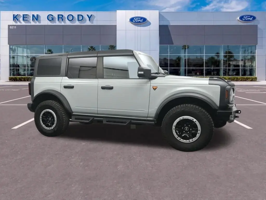 2023 Ford Bronco Badlands 4WD photo 5