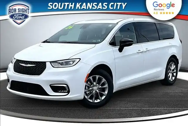 2026 Chrysler Pacifica Limited's photo