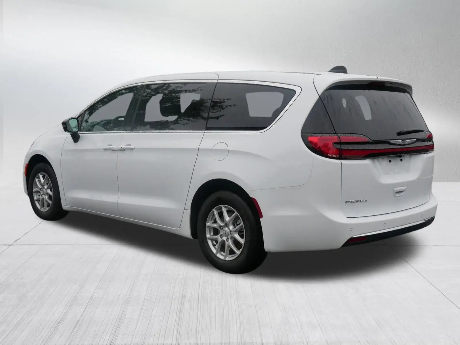 2026 Chrysler Pacifica Select photo 5