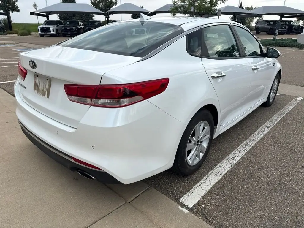 2018 Kia Optima LX AT photo 3