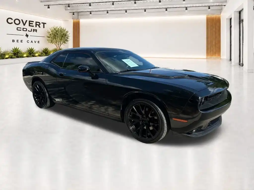 2015 Dodge Challenger R/T Plus's photo