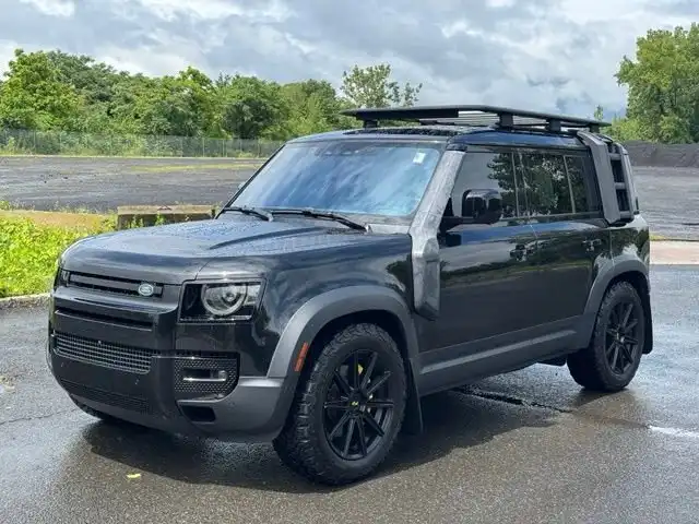 2020 Land Rover Defender SE's photo
