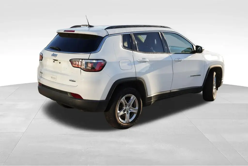 2024 Jeep Compass Latitude 4WD photo 3