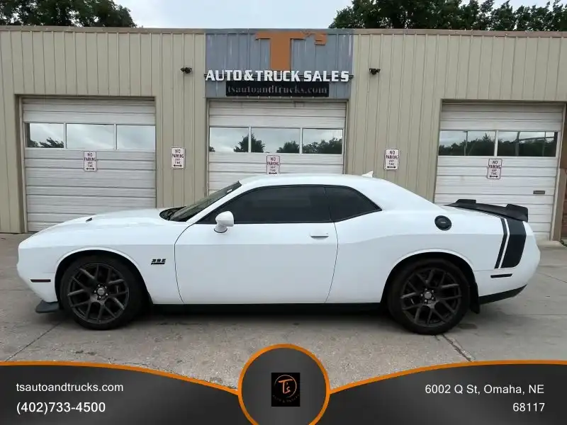 2016 Dodge Challenger Scat Pack's photo