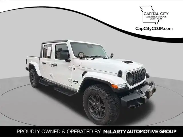 2025 Jeep Gladiator Sport S Auto's photo