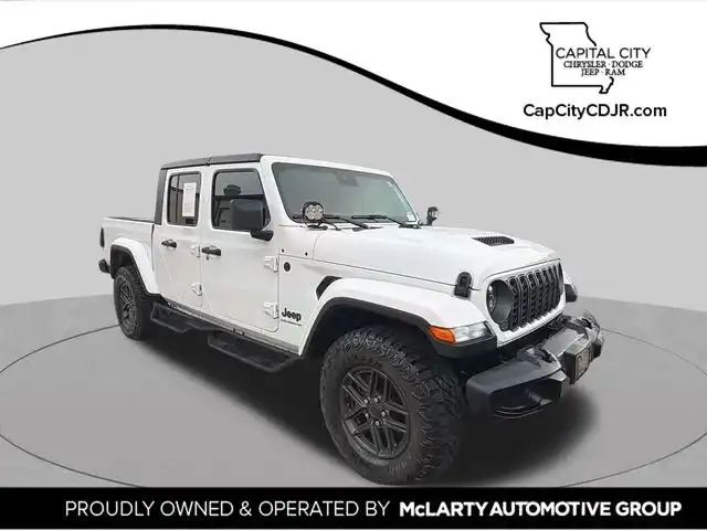 2025 Jeep Gladiator Sport S Auto's photo