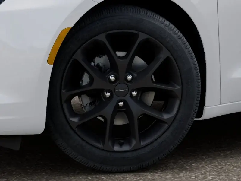 2027 Chrysler Pacifica Select photo 4