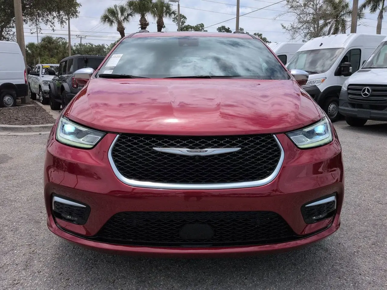 2024 Chrysler Pacifica Pinnacle AWD photo 3