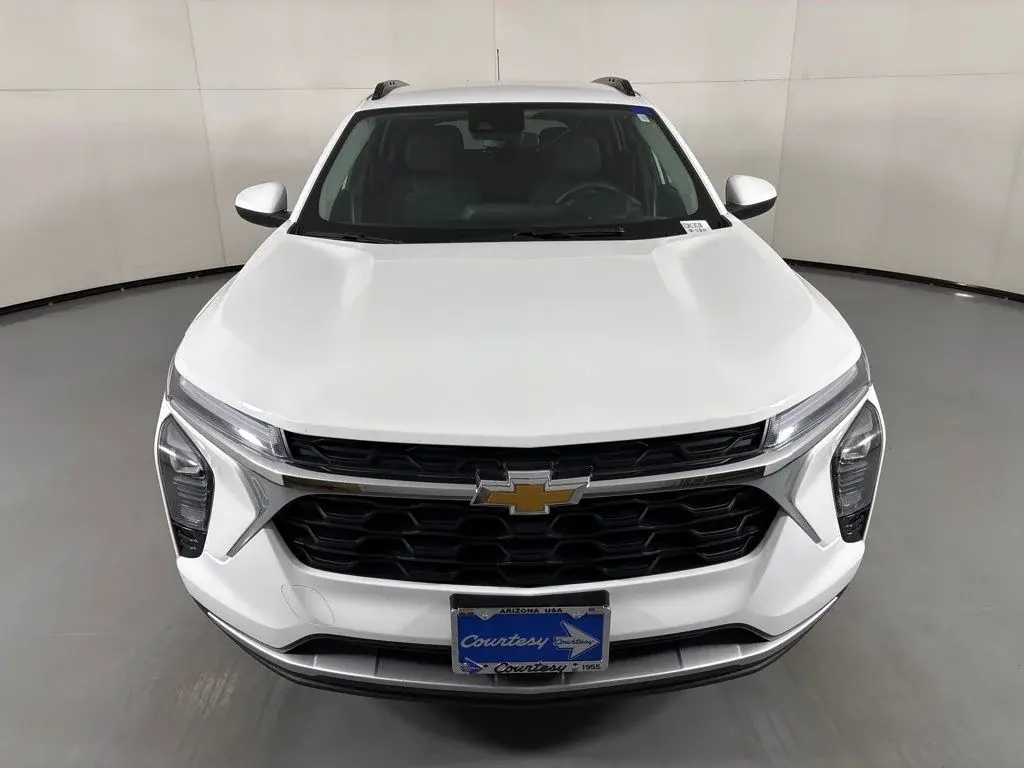 2024 Chevrolet Trax LT photo 3