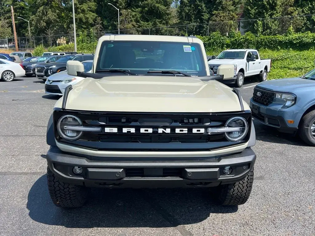 2026 Ford Bronco Outer Banks 4x4 photo 5