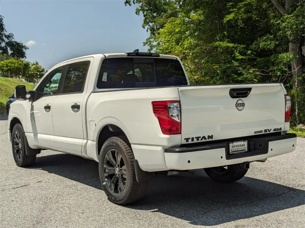 2023 Nissan Titan SV 4X4 Crew Cab's photo