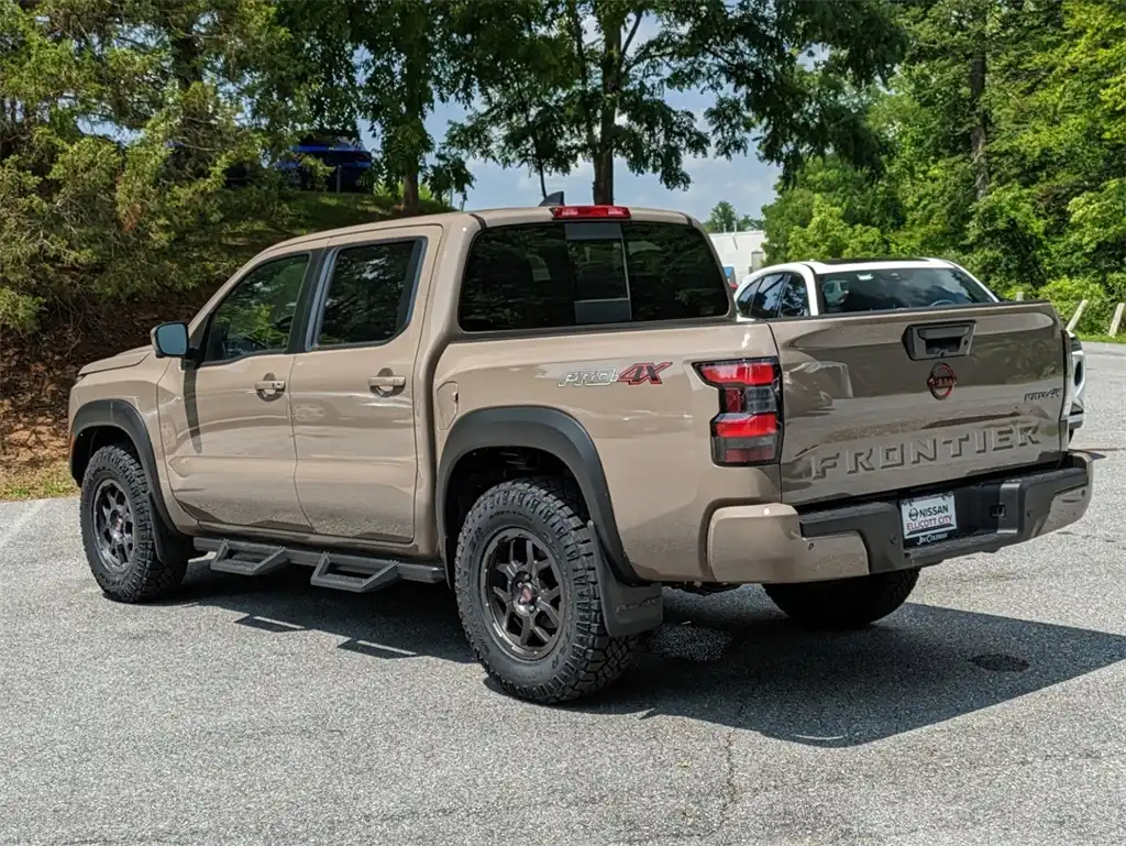 2023 Nissan Frontier PRO-4X Crew Cab 4X4's photo