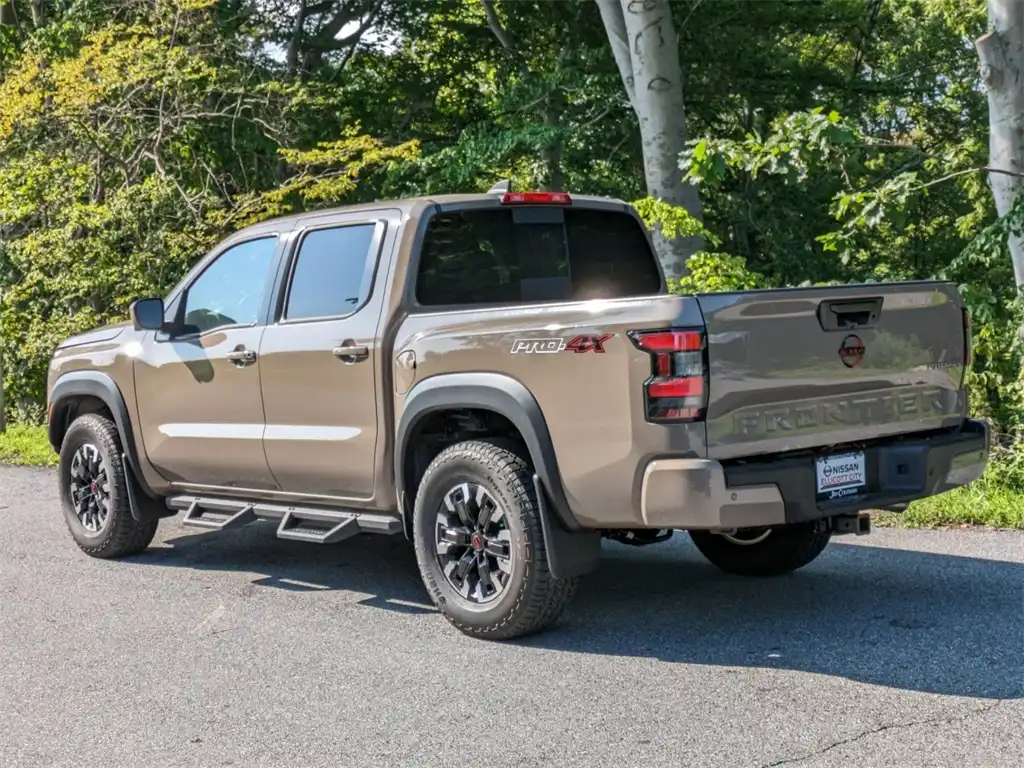 2023 Nissan Frontier PRO-4X Crew Cab 4X4's photo
