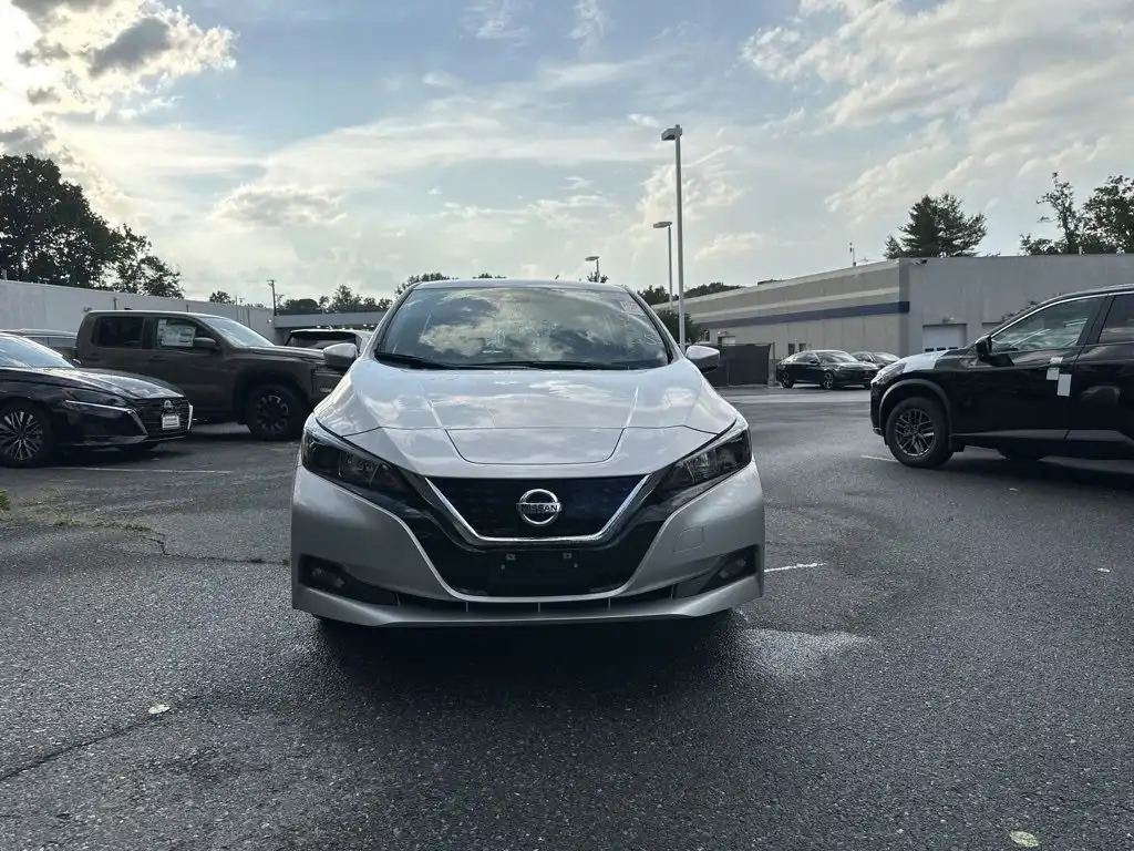 2021 Nissan Leaf SV's photo