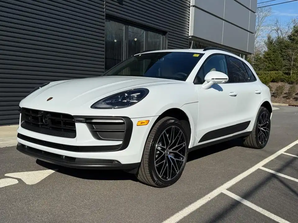 2026 Porsche Macan T's photo