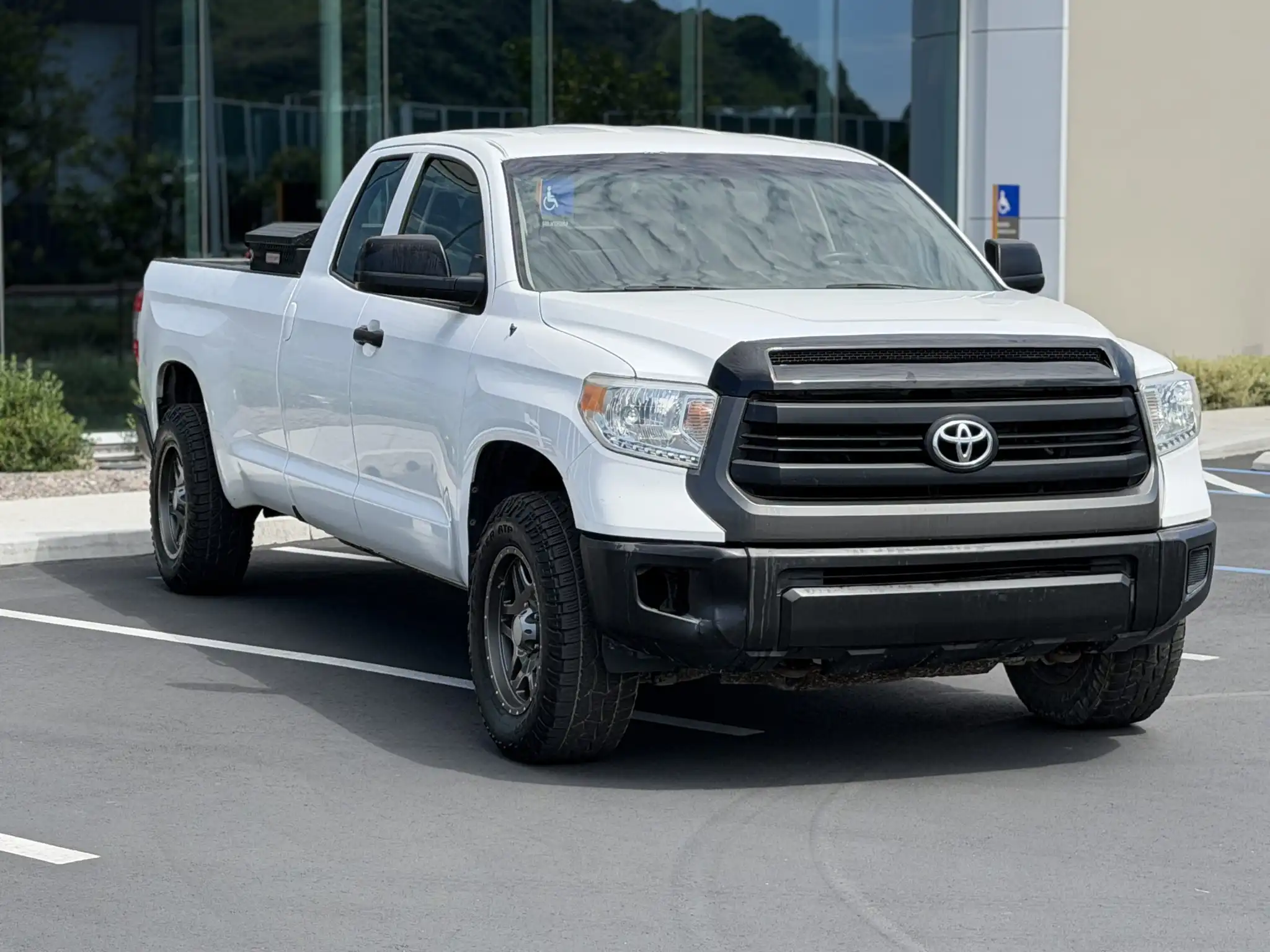 2015 Toyota Tundra 5.7 Auto 4WD FFV SR Double Cab Long Bed's photo
