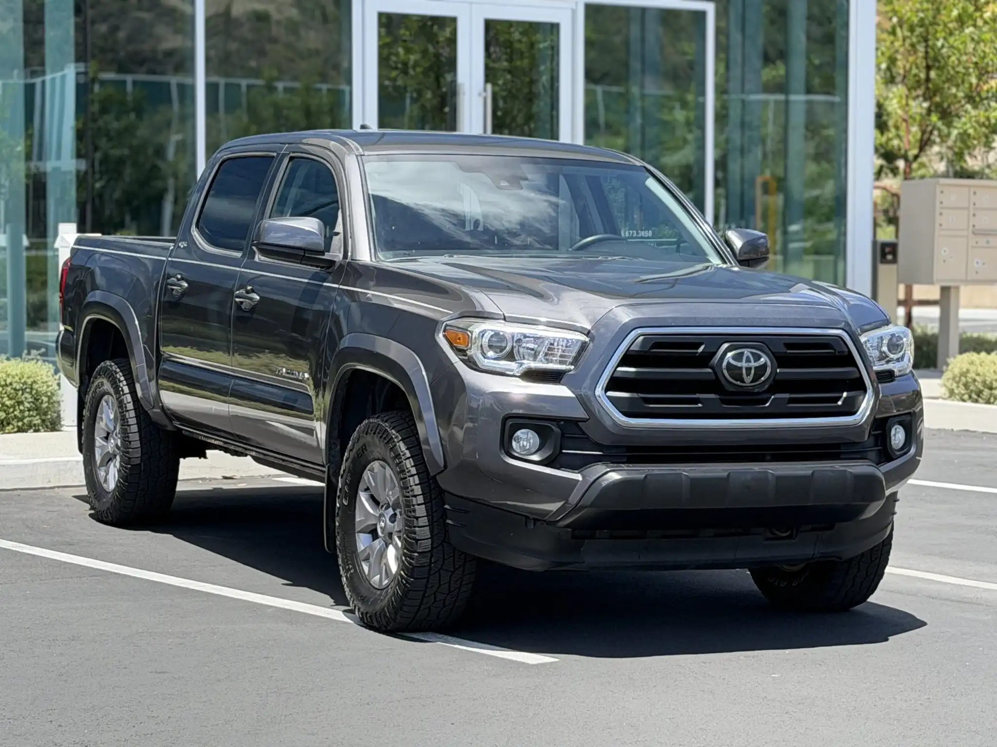 2018 Toyota Tacoma SR5 Double Cab 4WD V6 Auto Short Bed's photo