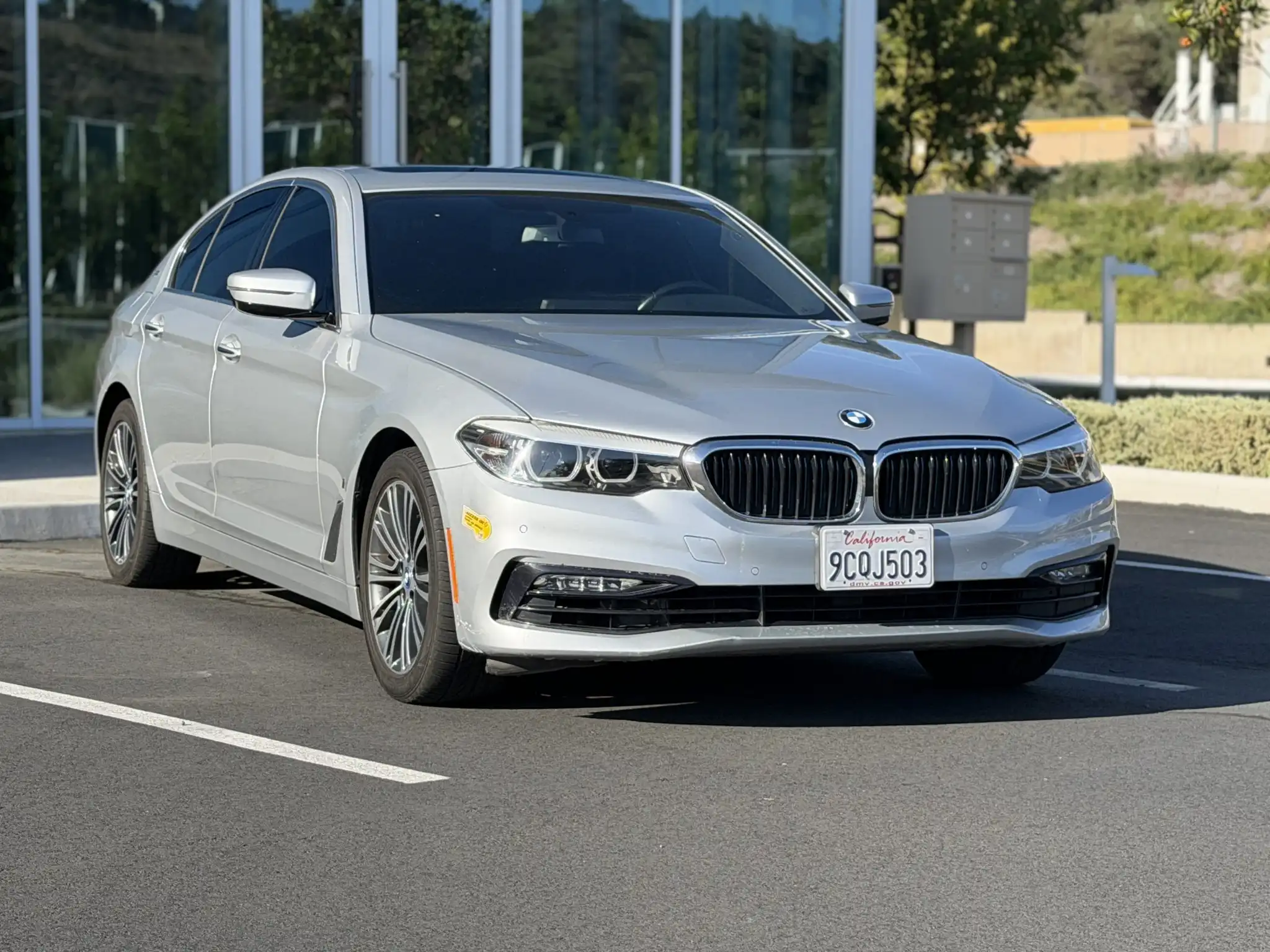 2018 BMW 5 Series 530e Sedan iPerformance's photo