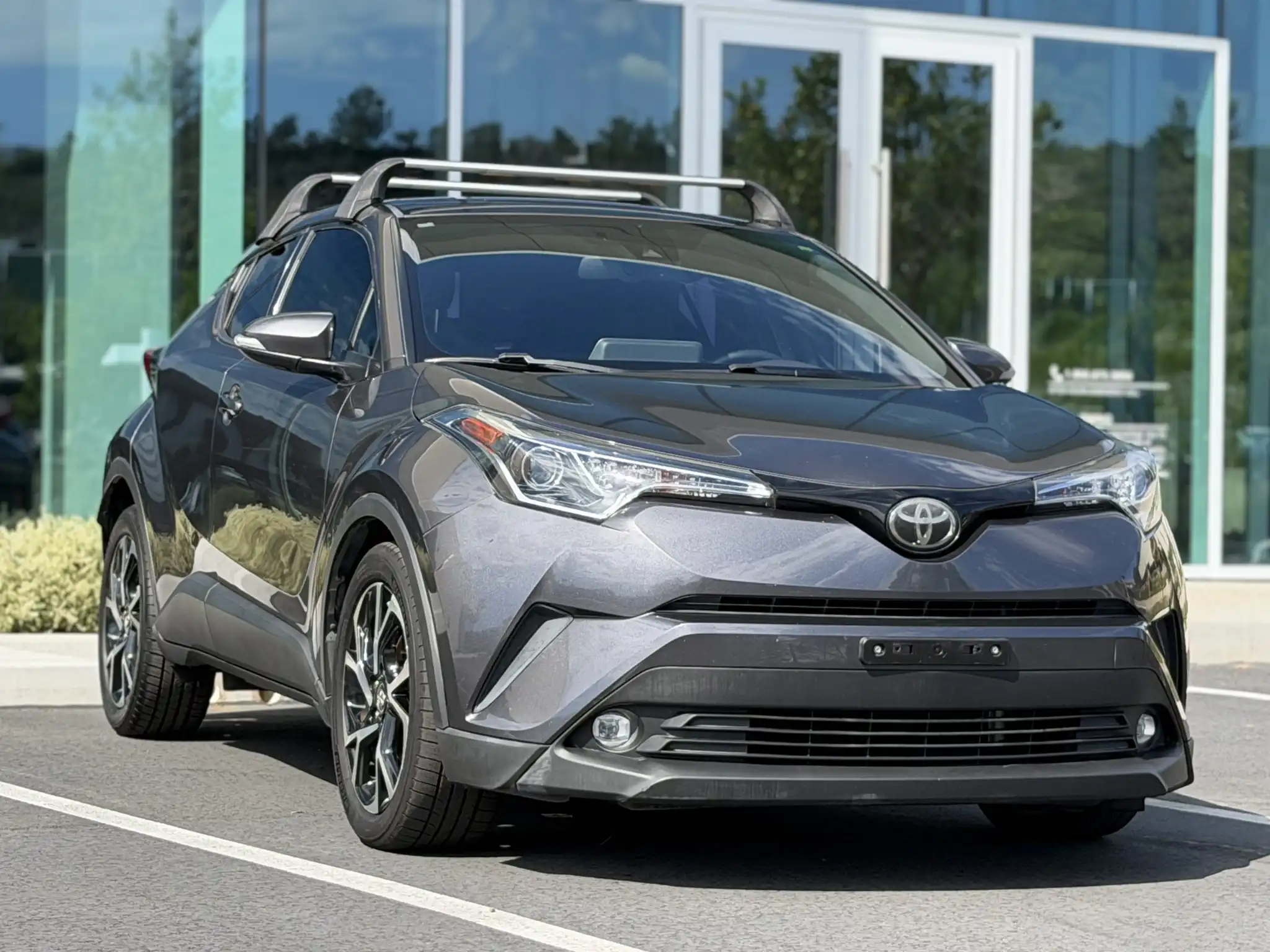 2019 Toyota C-HR Limited's photo