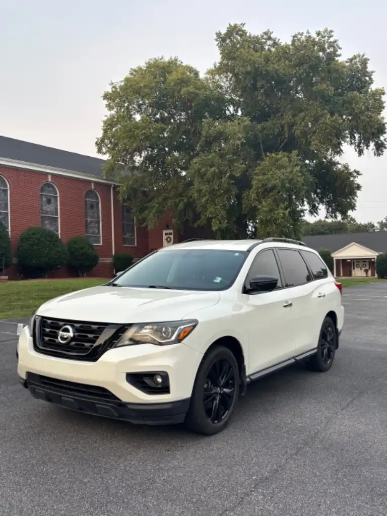 2018 Nissan Pathfinder SL 4WD's photo