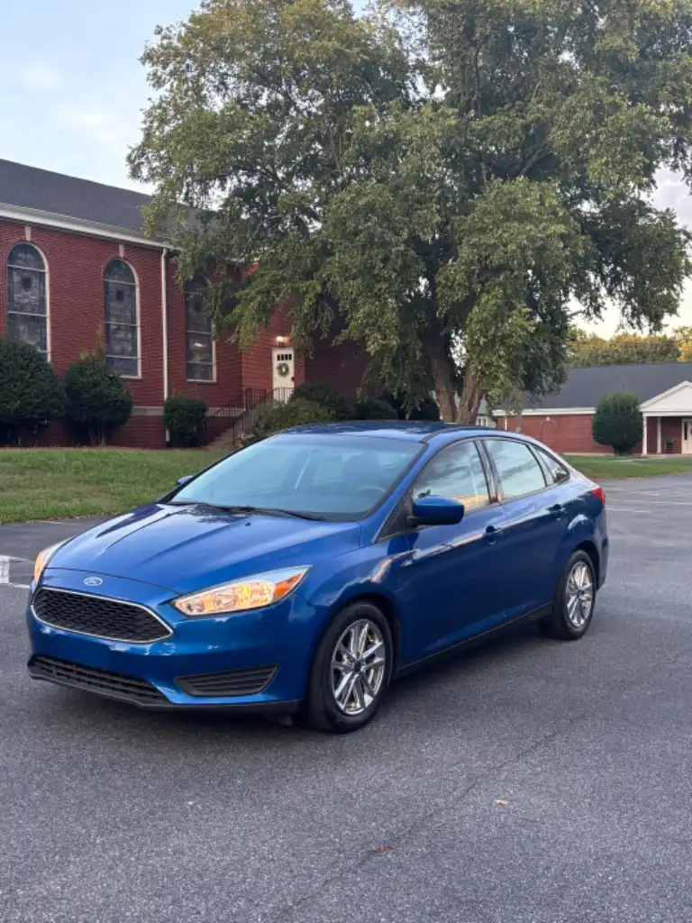 2018 Ford Focus SE Sedan's photo