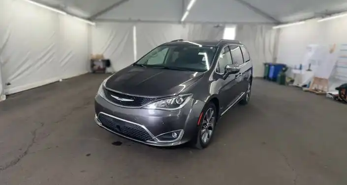 2018 Chrysler Pacifica Limited's photo