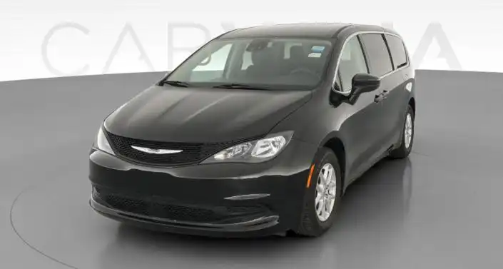 2023 Chrysler Voyager LX's photo