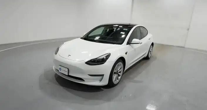 2022 Tesla Model 3 Standard Range Plus's photo