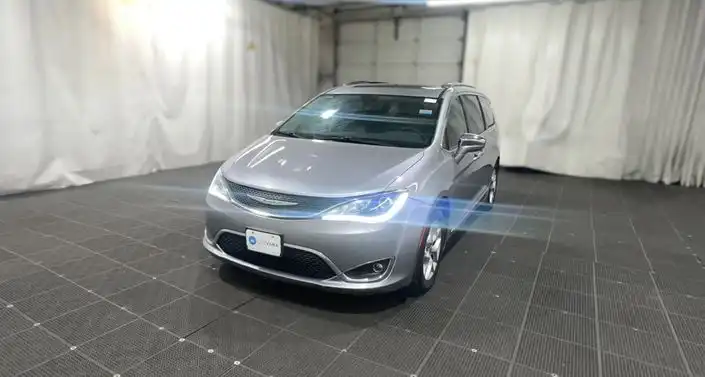 2019 Chrysler Pacifica Limited's photo