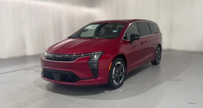 2027 Chrysler Pacifica Limited's photo