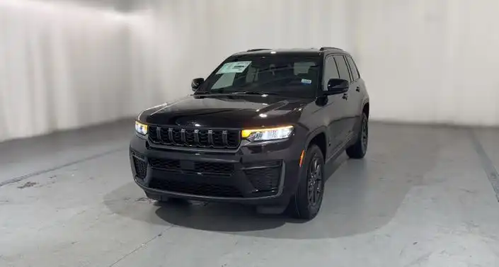 2027 Jeep Grand Cherokee Laredo Altitude 4WD's photo