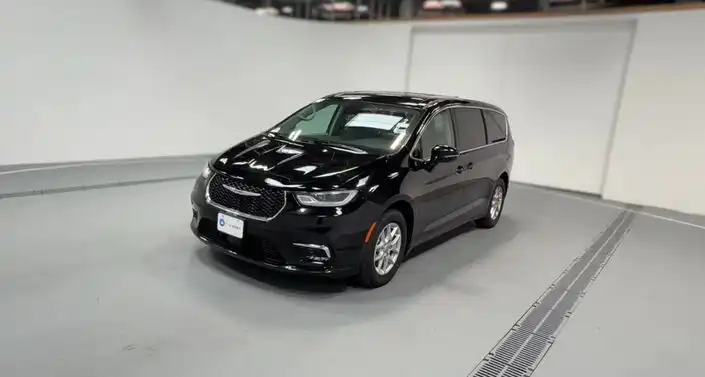 2024 Chrysler Pacifica Touring L's photo